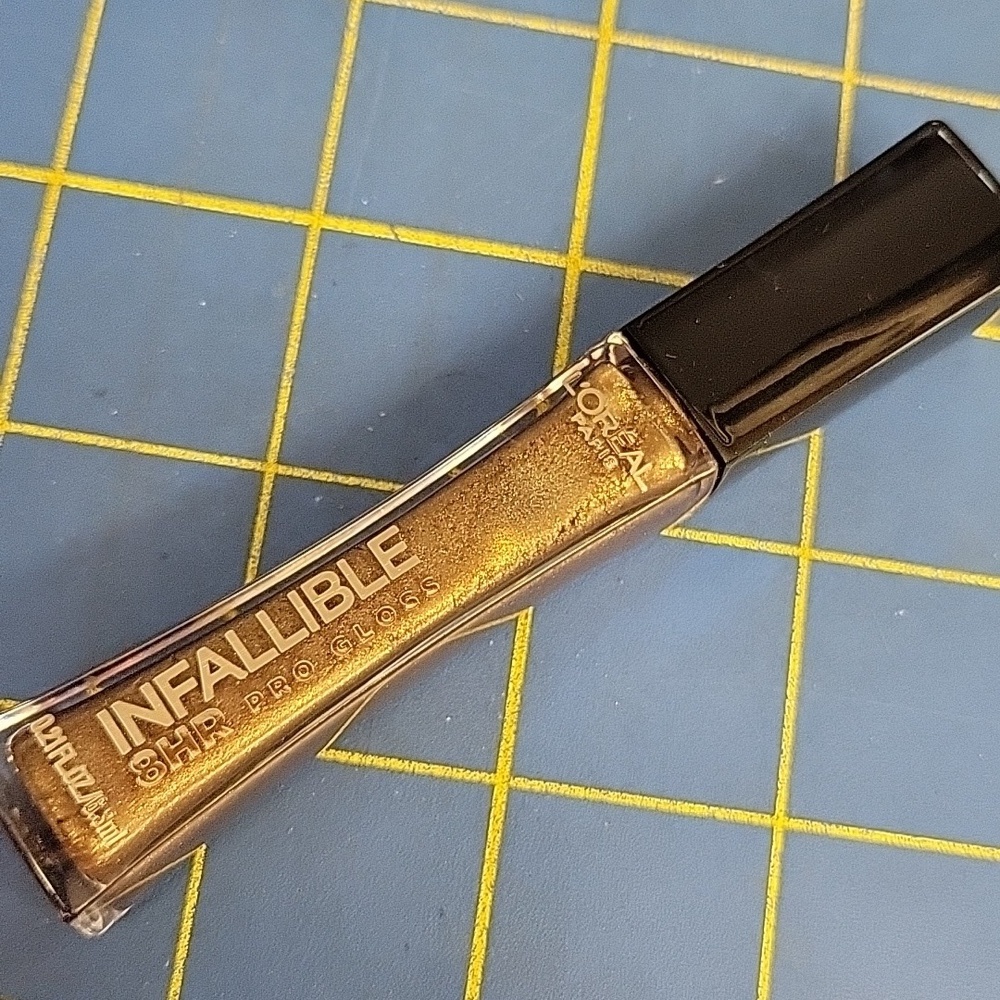 L'Oreal Paris Infallible Lip Gloss 715 Rasin